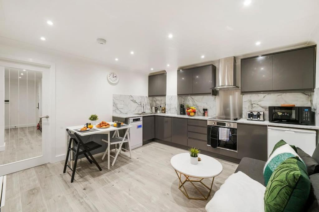 Modern 2 Bedroom In The Heart Of Лондон